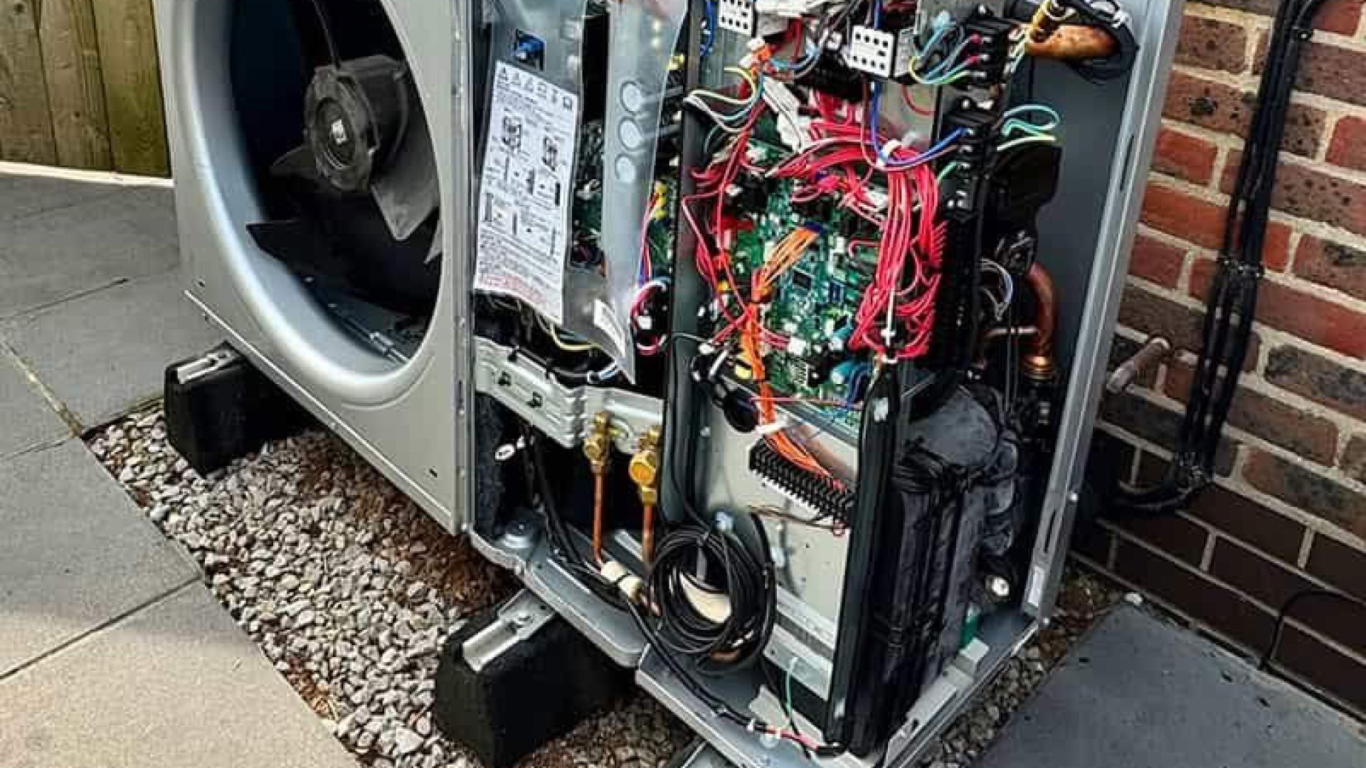 Hőszivattyú hátrányai: Miért nem vágtunk bele a telepítésbe?